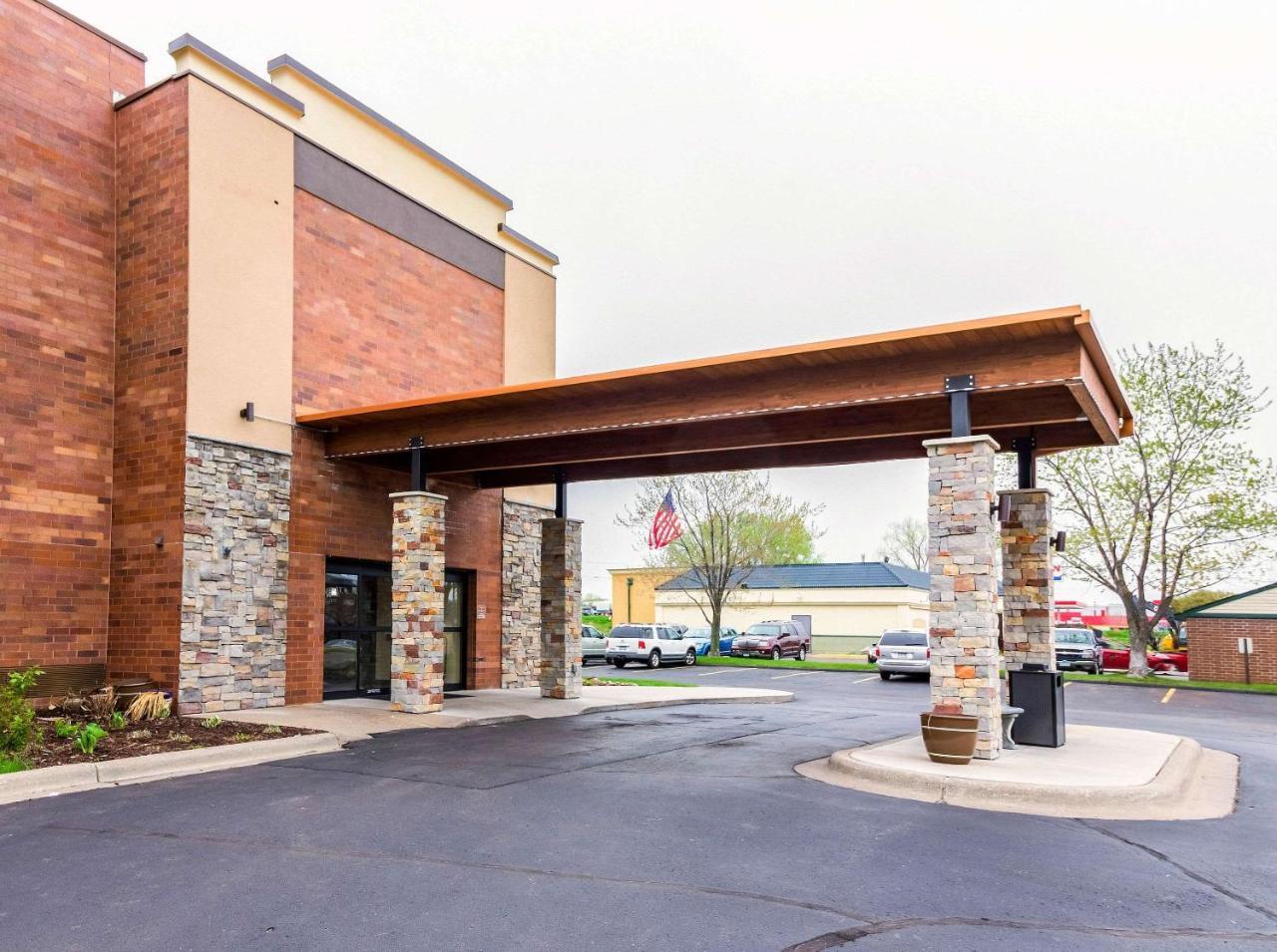 Quality Inn & Suites Arden Hills - Saint Paul North エクステリア 写真